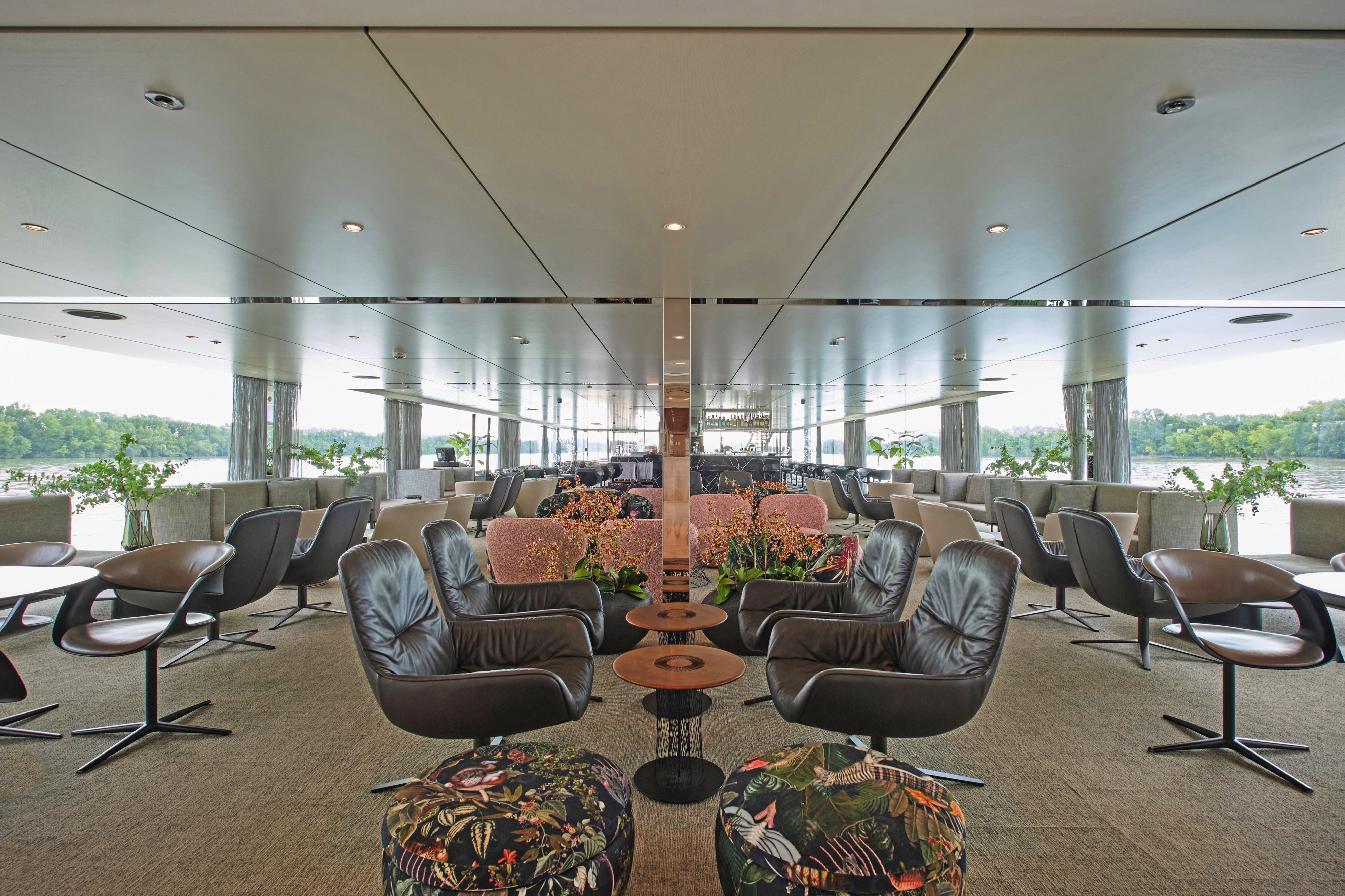 Scenic Amber - Panorama Lounge & Bar